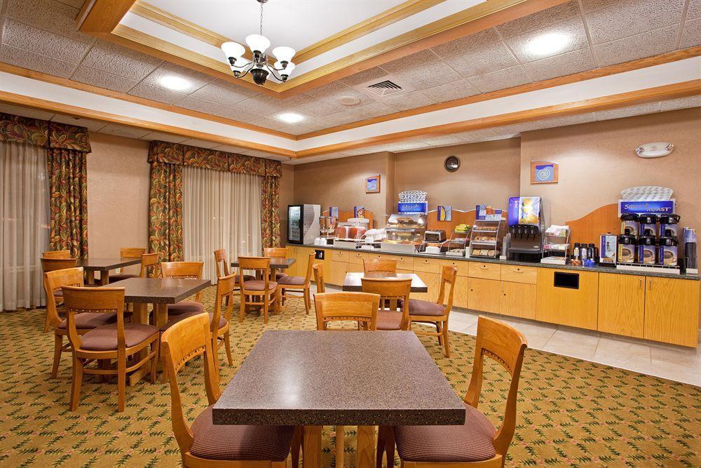 Holiday Inn Express & Suites Johnstown By Ihg Luaran gambar