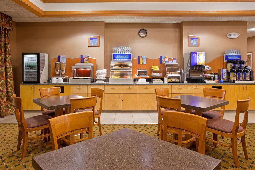 Holiday Inn Express & Suites Johnstown By Ihg Luaran gambar