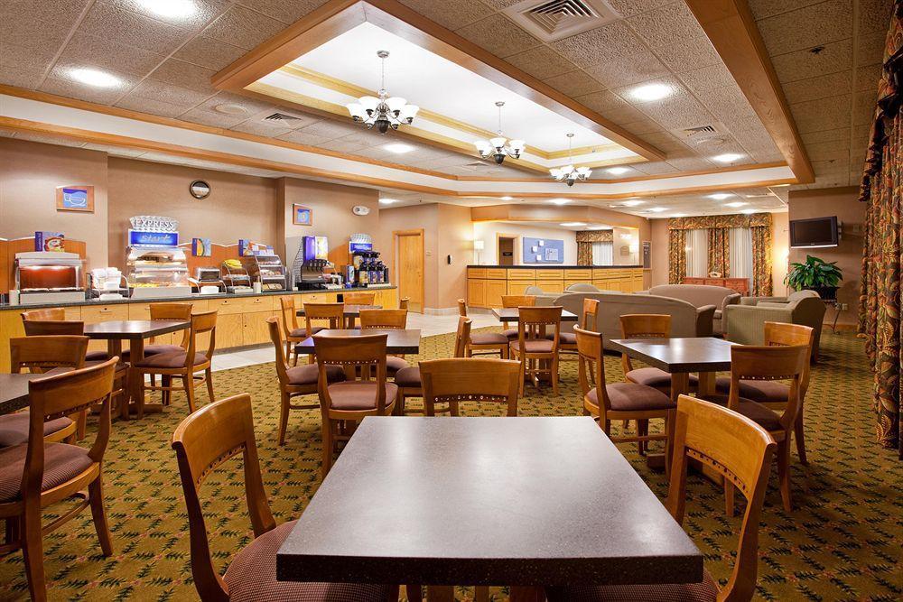 Holiday Inn Express & Suites Johnstown By Ihg Luaran gambar
