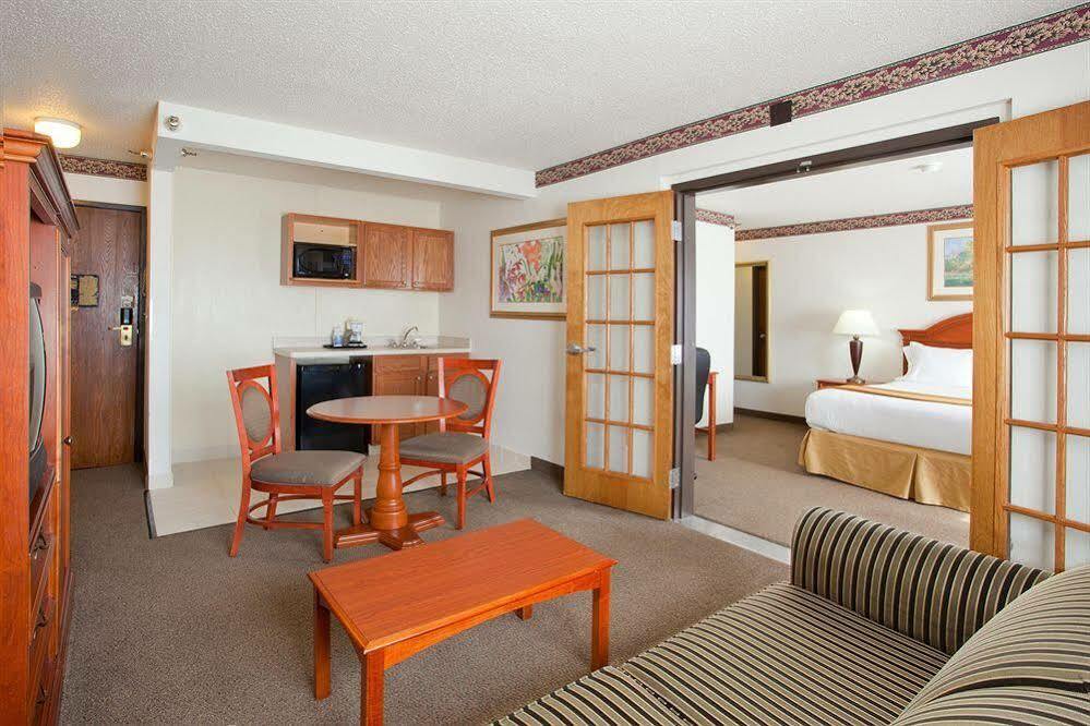 Holiday Inn Express & Suites Johnstown By Ihg Luaran gambar