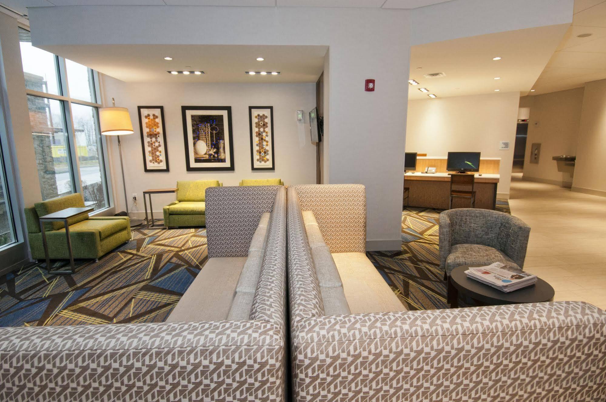 Holiday Inn Express & Suites Johnstown By Ihg Luaran gambar