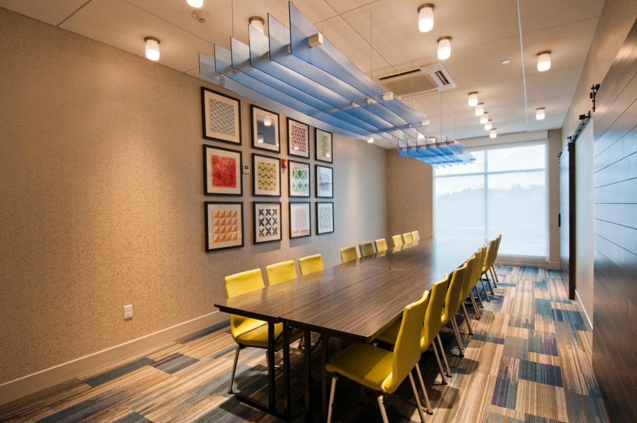 Holiday Inn Express & Suites Johnstown By Ihg Luaran gambar