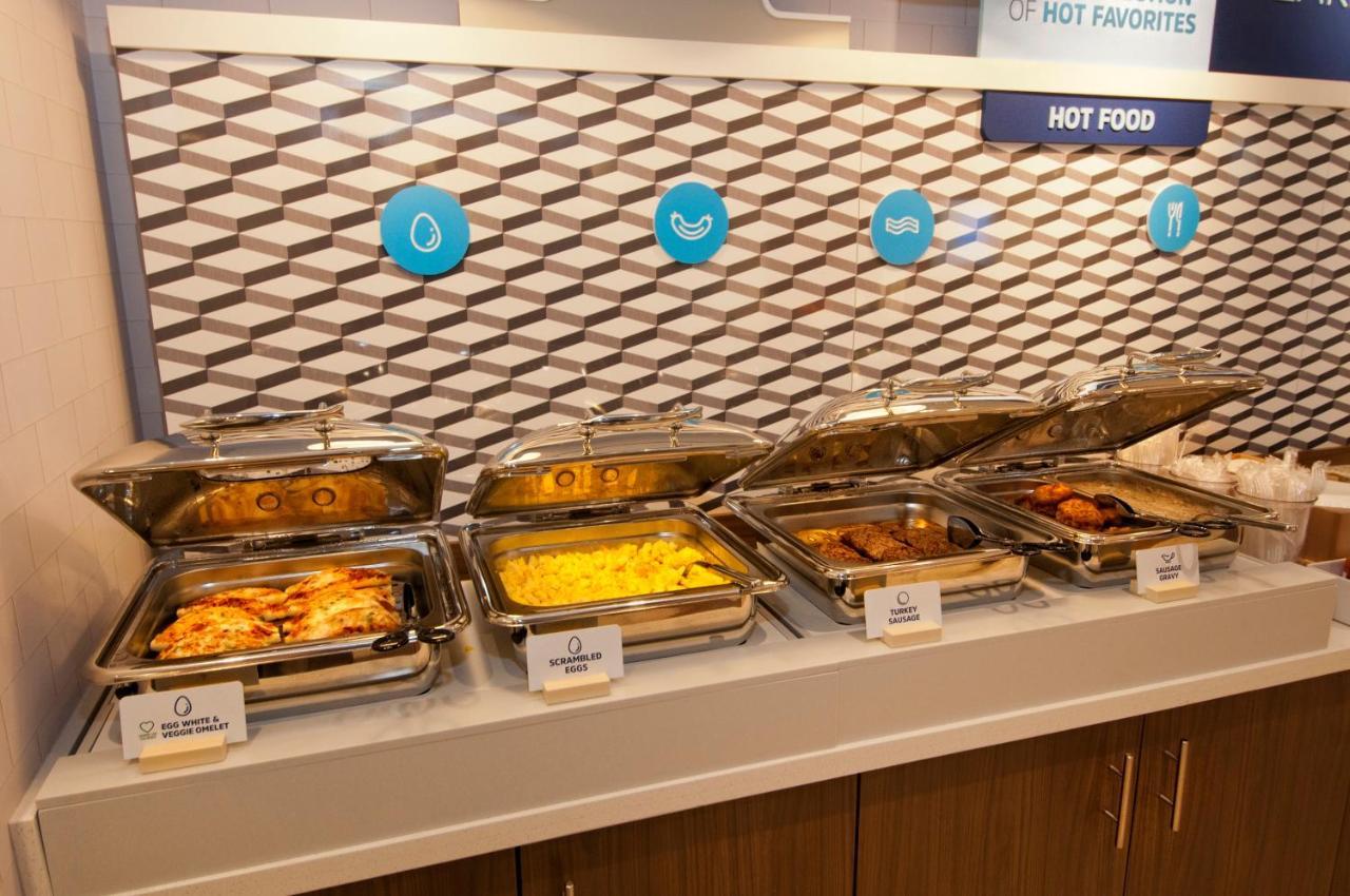 Holiday Inn Express & Suites Johnstown By Ihg Luaran gambar