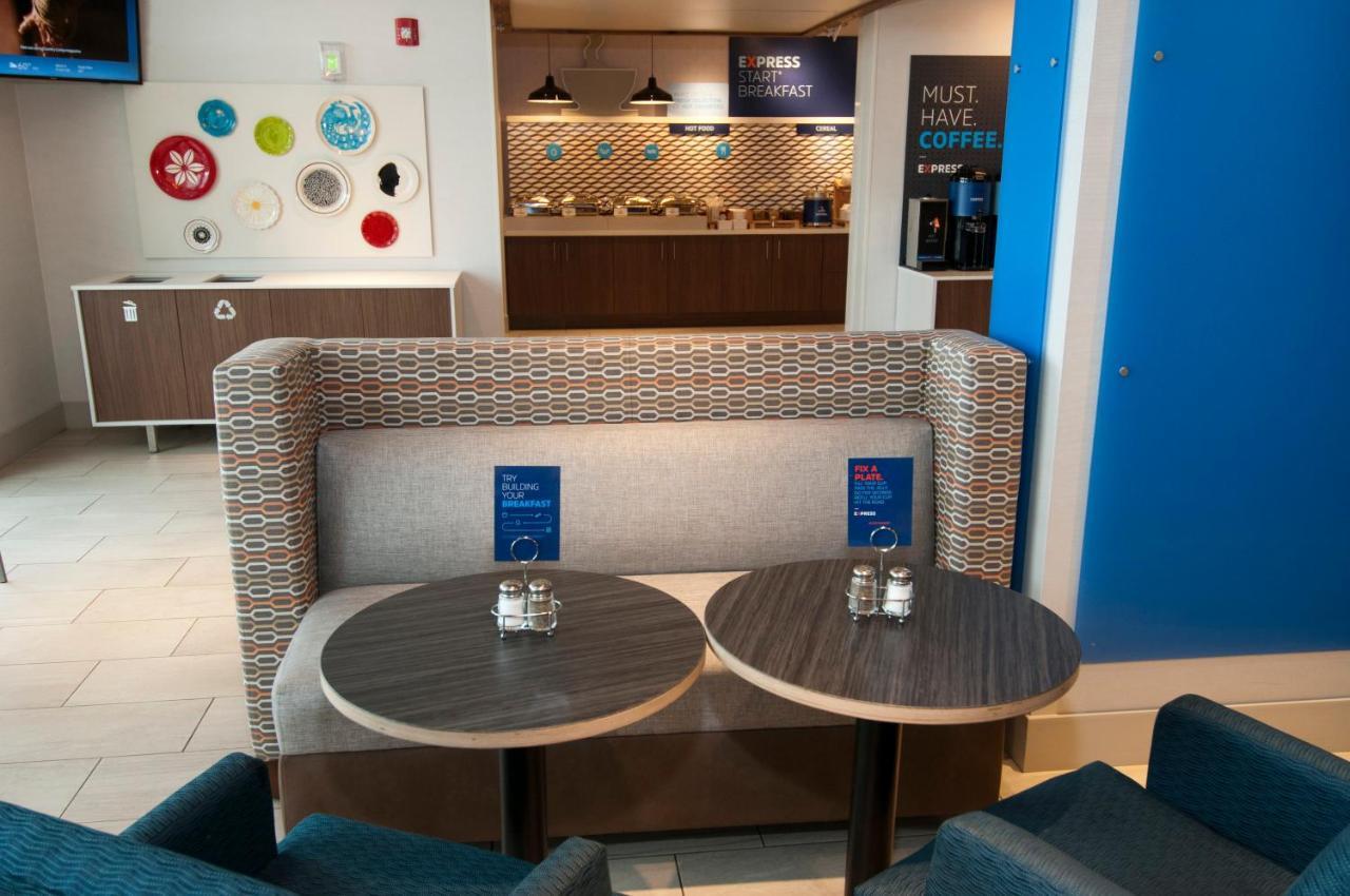 Holiday Inn Express & Suites Johnstown By Ihg Luaran gambar