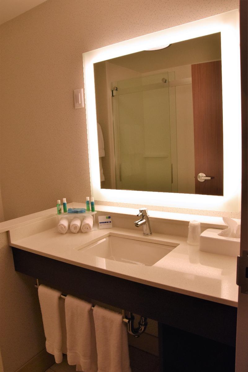 Holiday Inn Express & Suites Johnstown By Ihg Luaran gambar